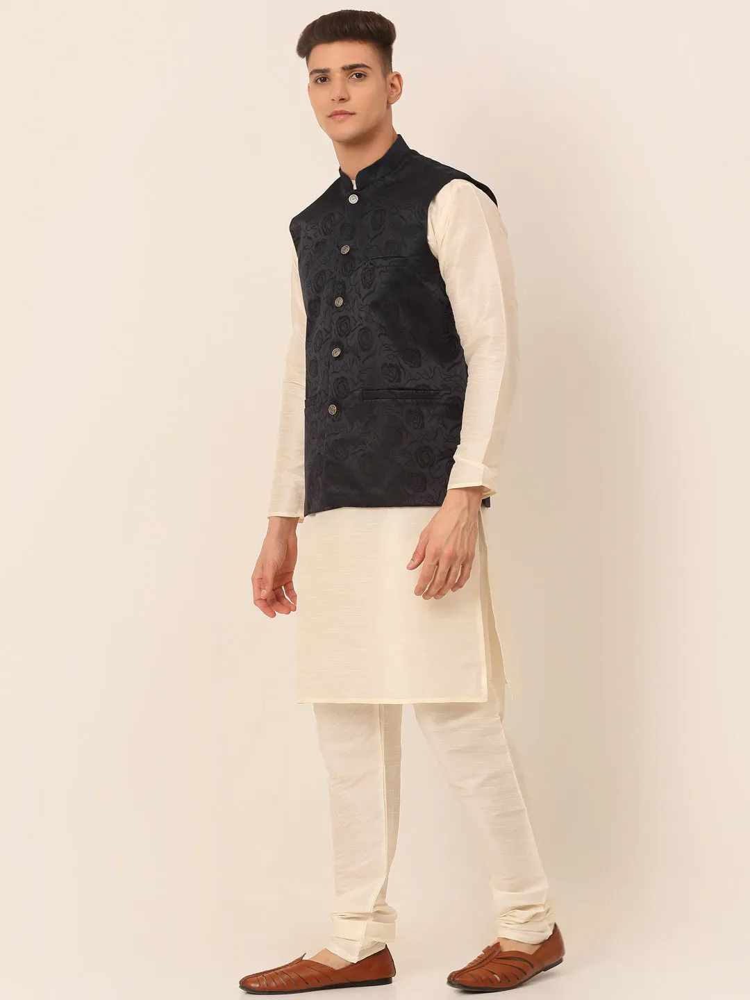 Men'S Solid Kurta Pyjama With Floral Embroidered Nehru Jacket