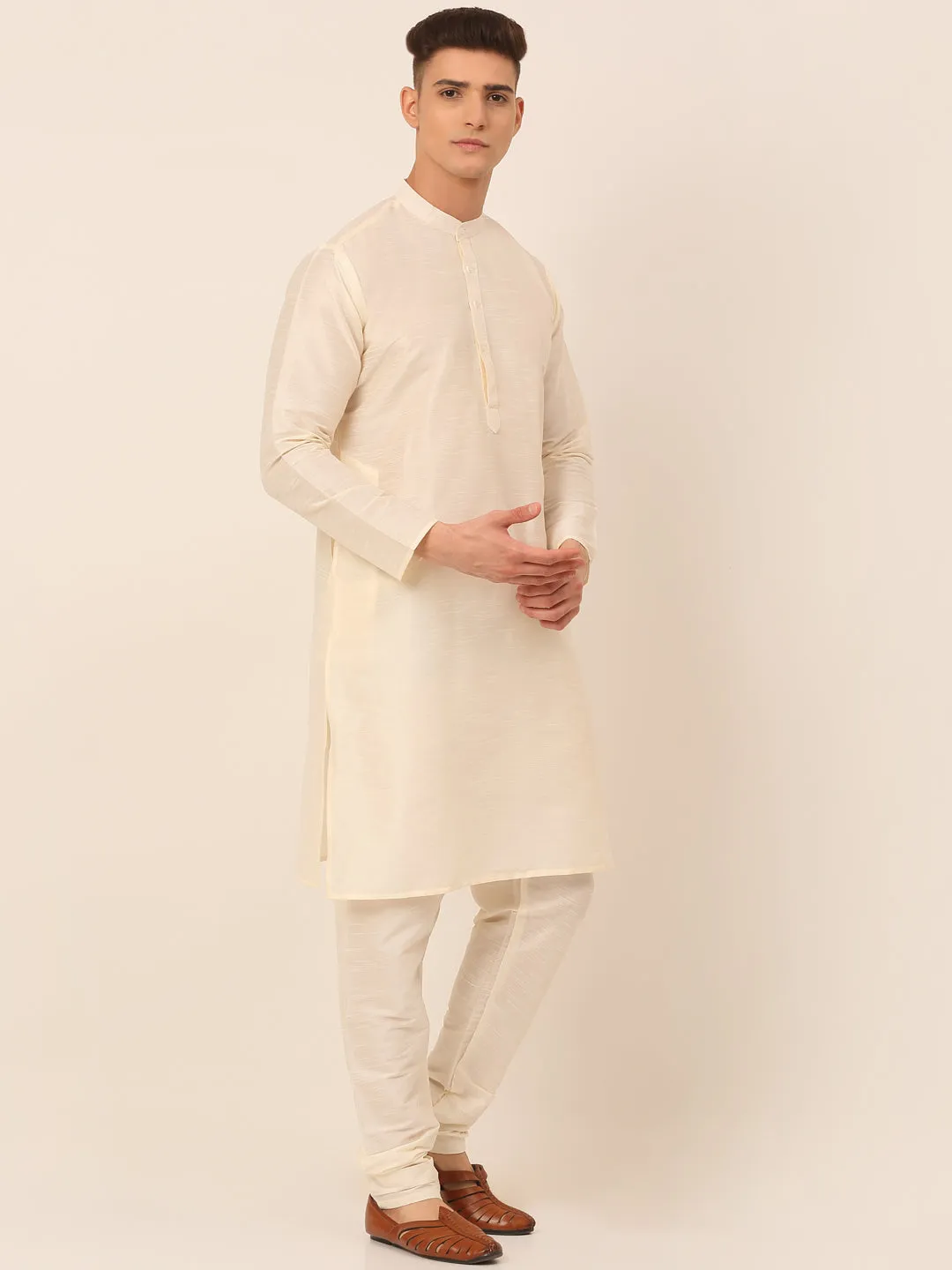 Men'S Solid Kurta Pyjama With Floral Embroidered Nehru Jacket