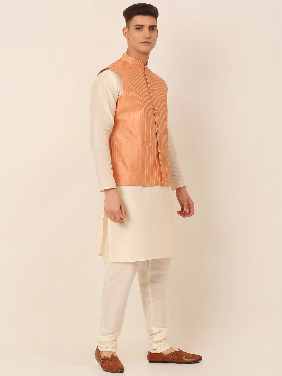 Men'S Solid Kurta Pyjama With Striped Embroidered Nehru Jacket